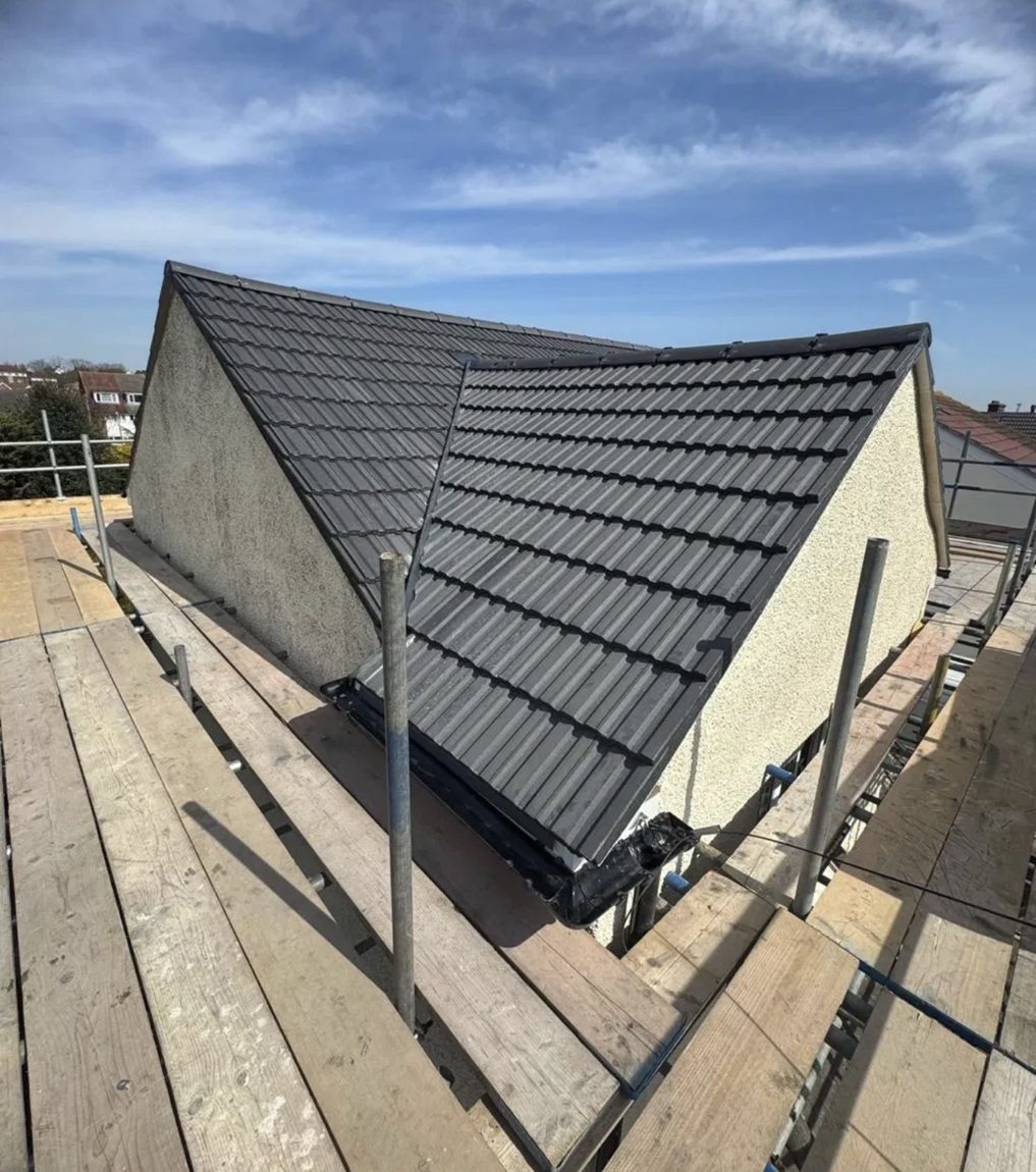 New anthracite interlocking tiled gable roof